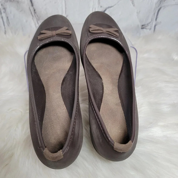 CROCS Womens Lydia Wedge Shoes 9 Brown Comfort Casual Slip On Neutral Minimalist - Picture 9 of 10